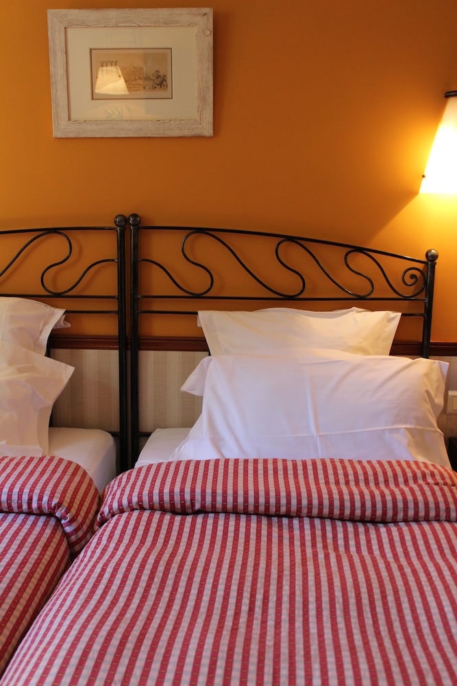 CLASSIC, TWIN BEDS