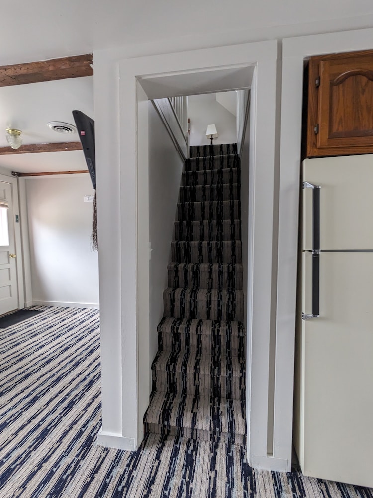 Perrys Motel & Cottages Ltd 19/47