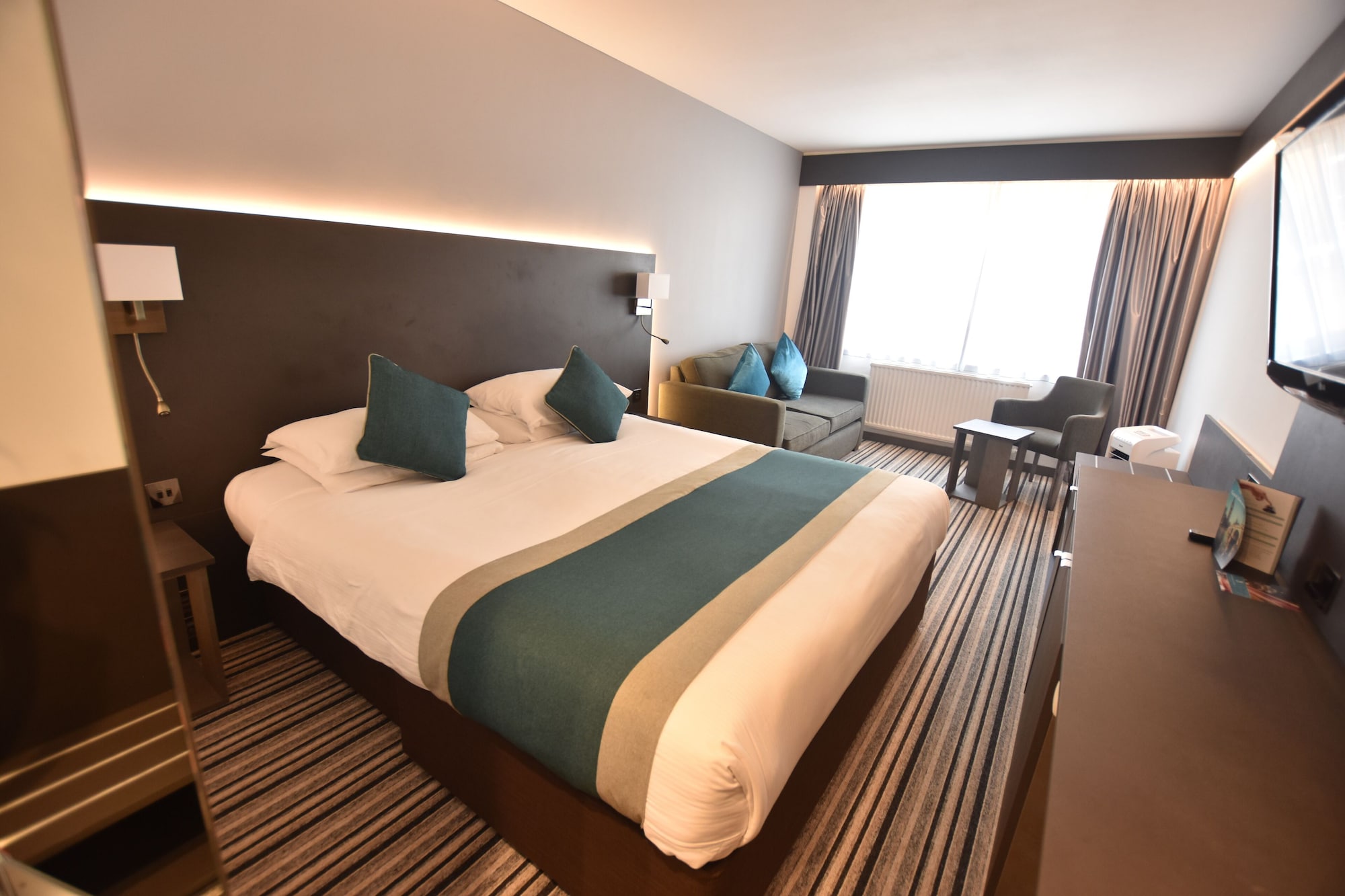 ROOM, QUADRUPLE