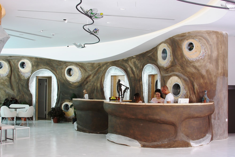Bougainville Bay Hotel 6/50