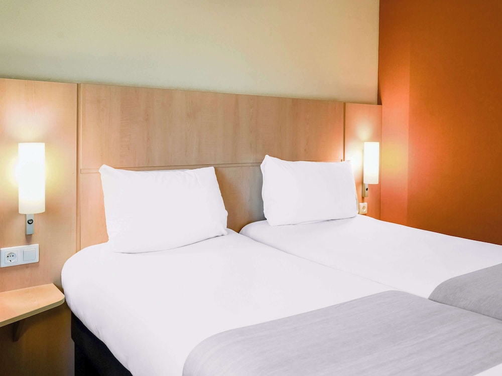 IBIS GYOR 19/48