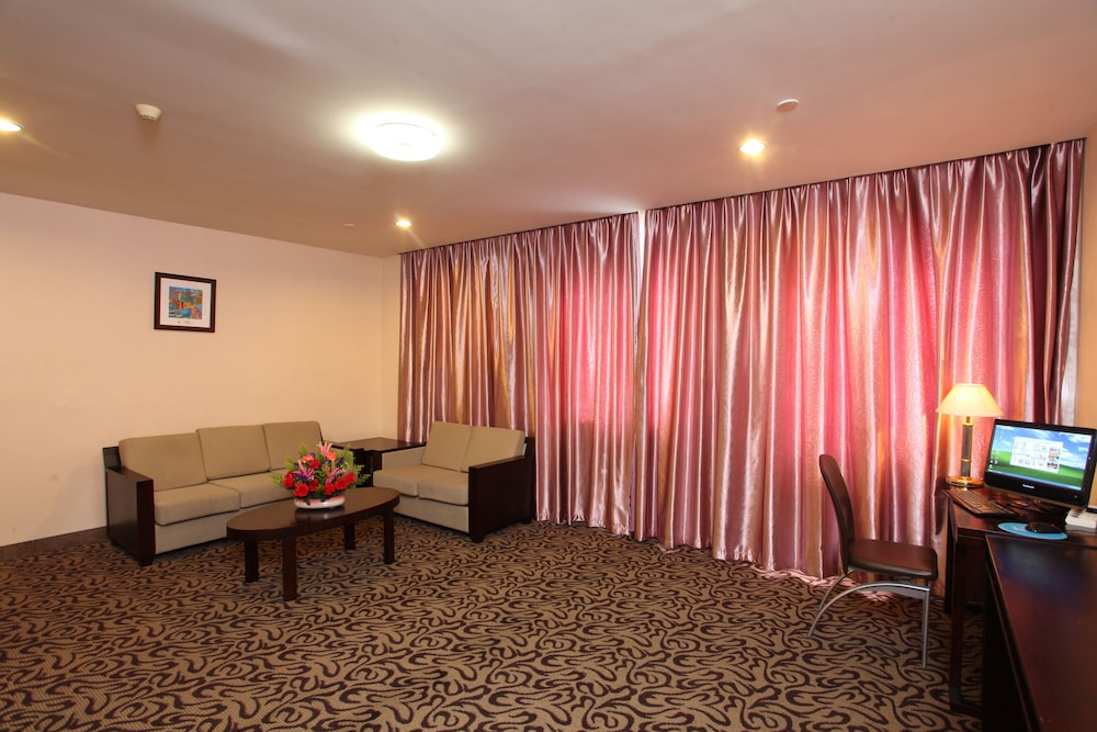 Xinhua Hotel 46/63