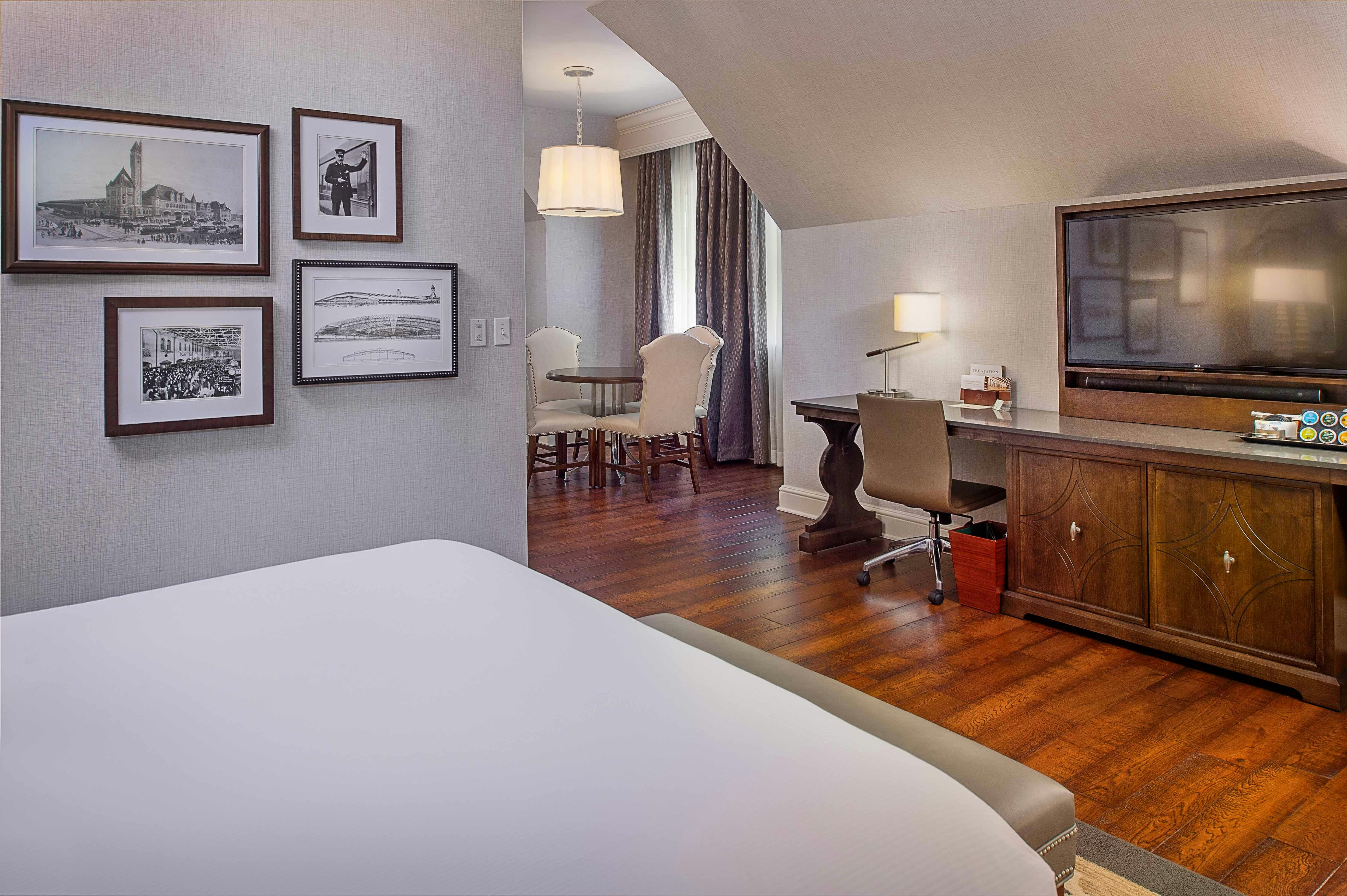 St. Louis Union Station Hotel Curio Collection By Hilton 16/82