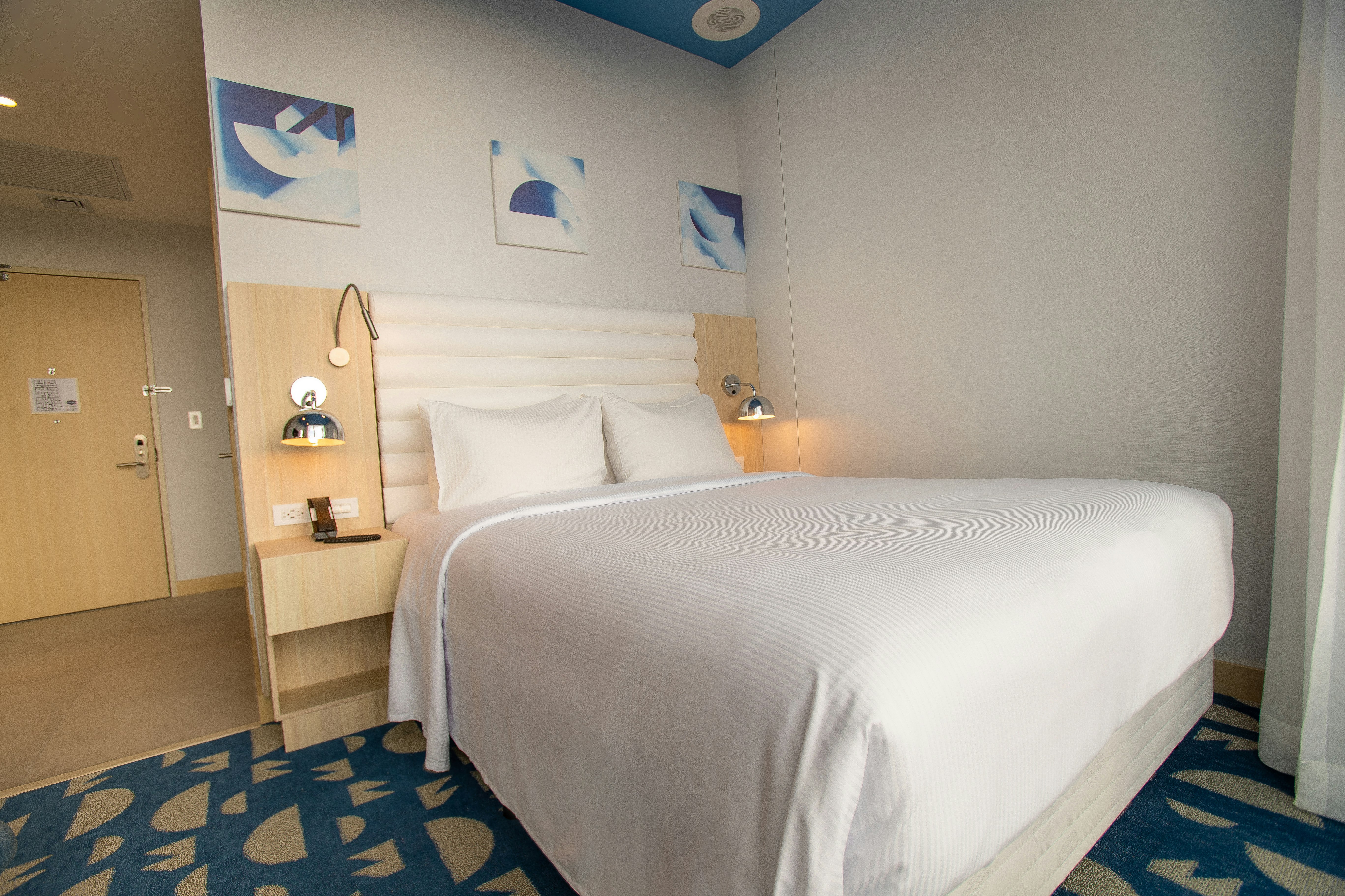 ROOM, QUEEN BED, ACCESSIBLE