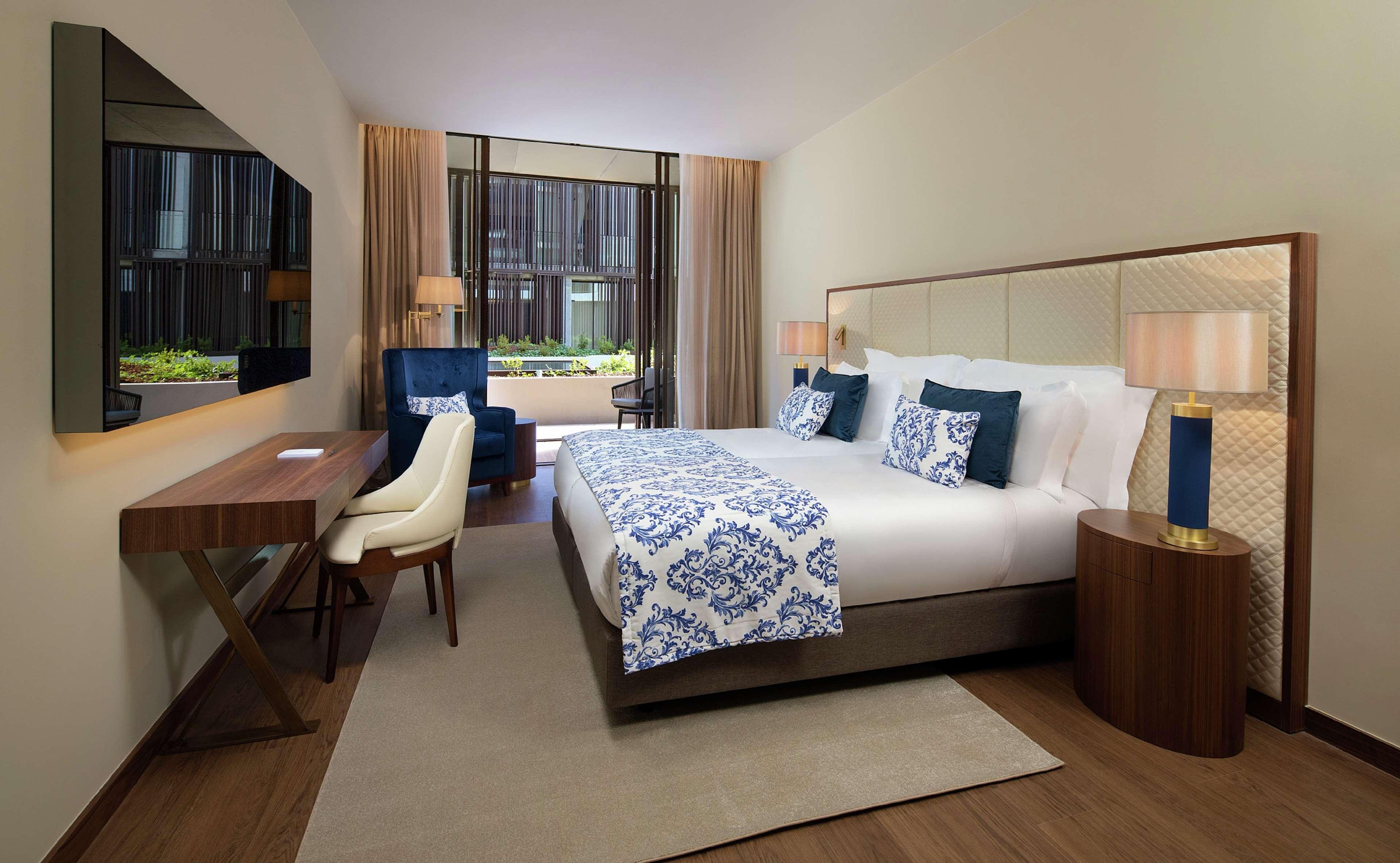 PRESIDENTIAL, SUITE
