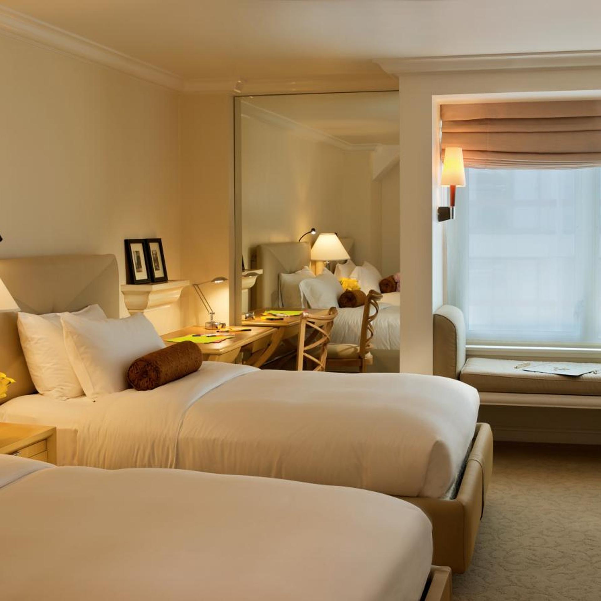 DELUXE, 2 DOUBLE BEDS