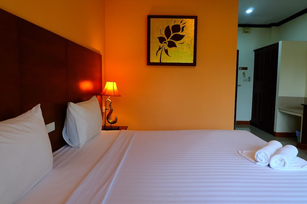 Baan Suanphet Resort 3/17