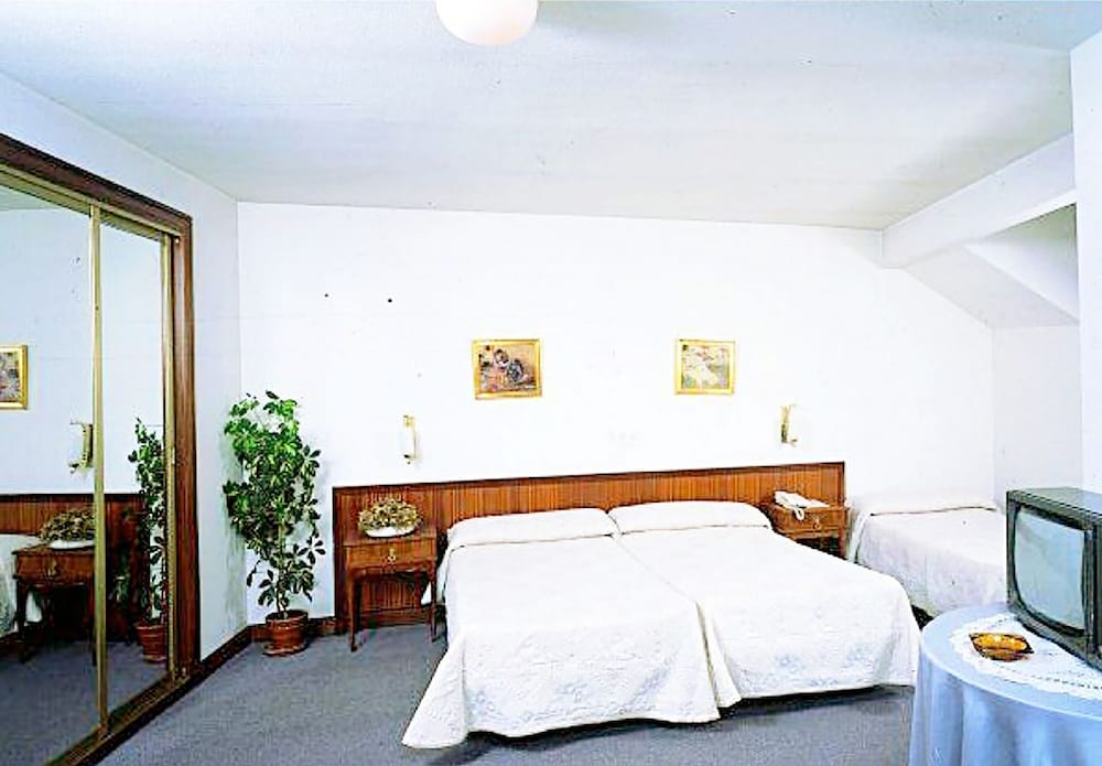 Hotel ELE Acueducto 27/57