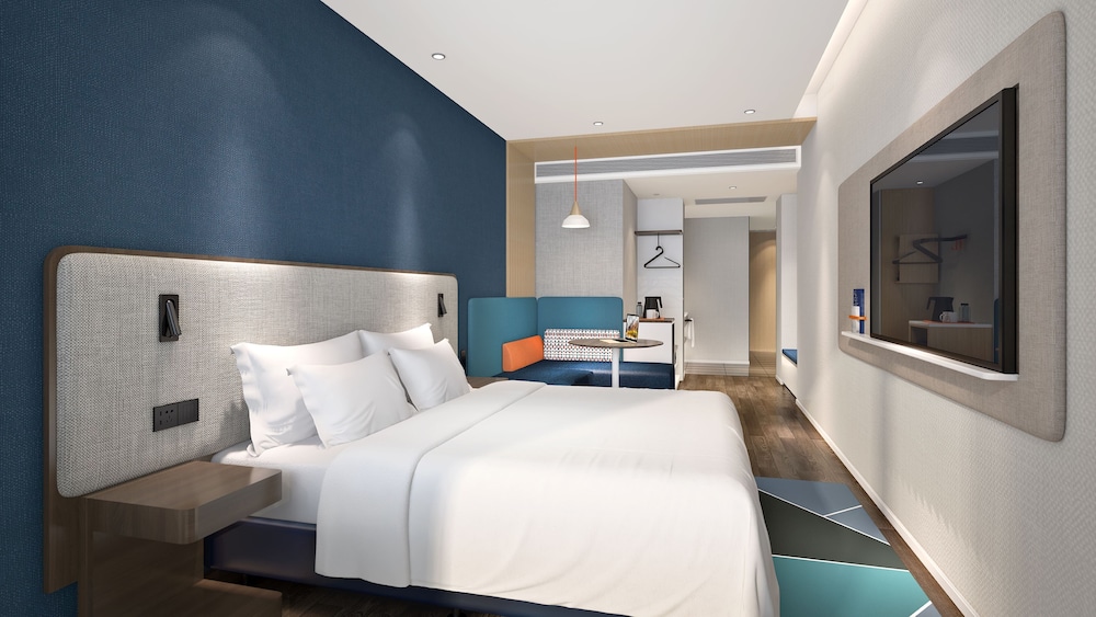 Standard, King Bed, Extra Floor Space