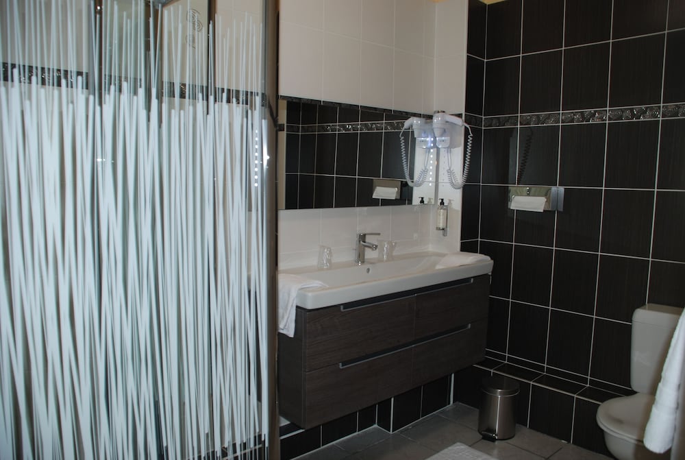 Hotel the Originals Lisieux Cathedrale 30/33