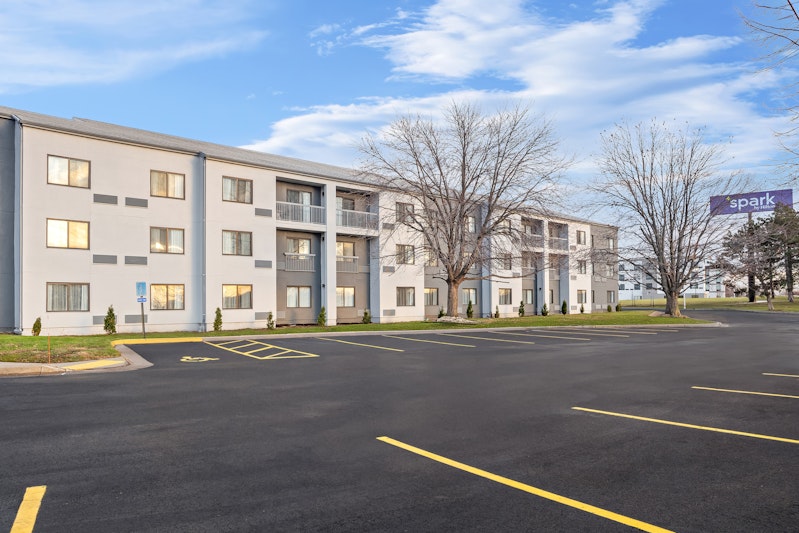 Spark by Hiton Bettendorf Quad Cities 18/19