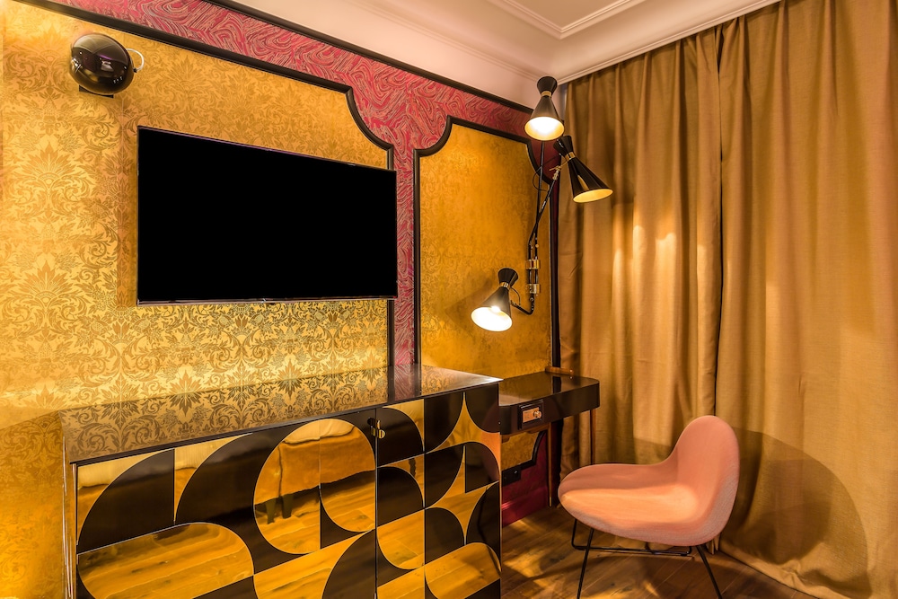 Idol Hotel 38/47
