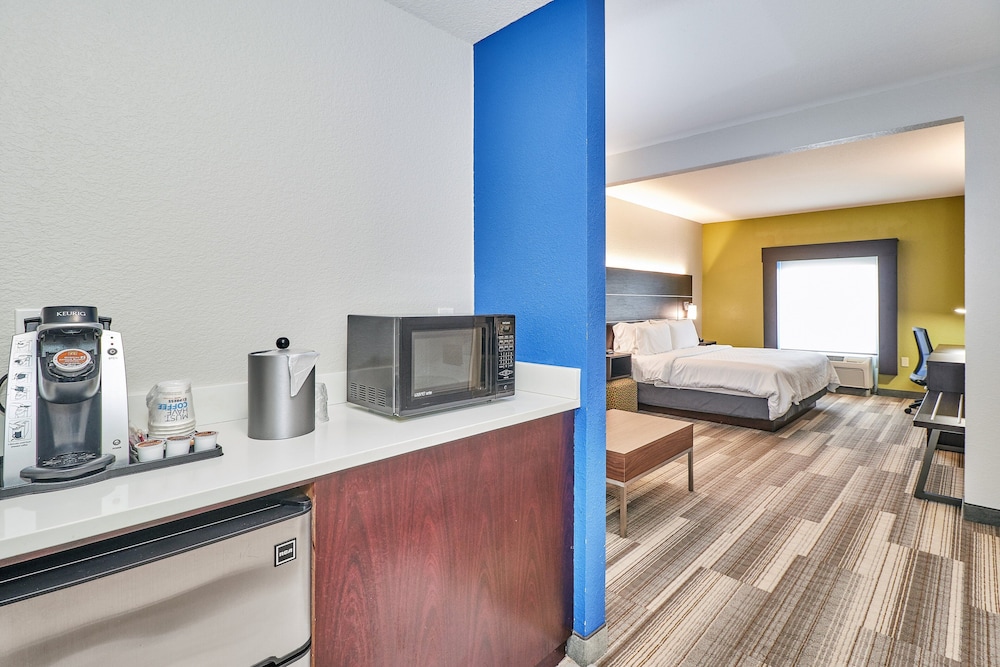 Holiday Inn Express Hotel Suites Clearwater Us 19 N 65/71