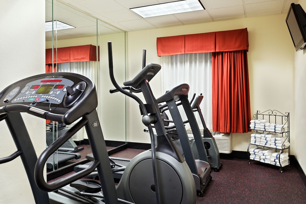 Holiday Inn Express Hotel and Suites Knoxville-North-I-75 Exit 112 33/61