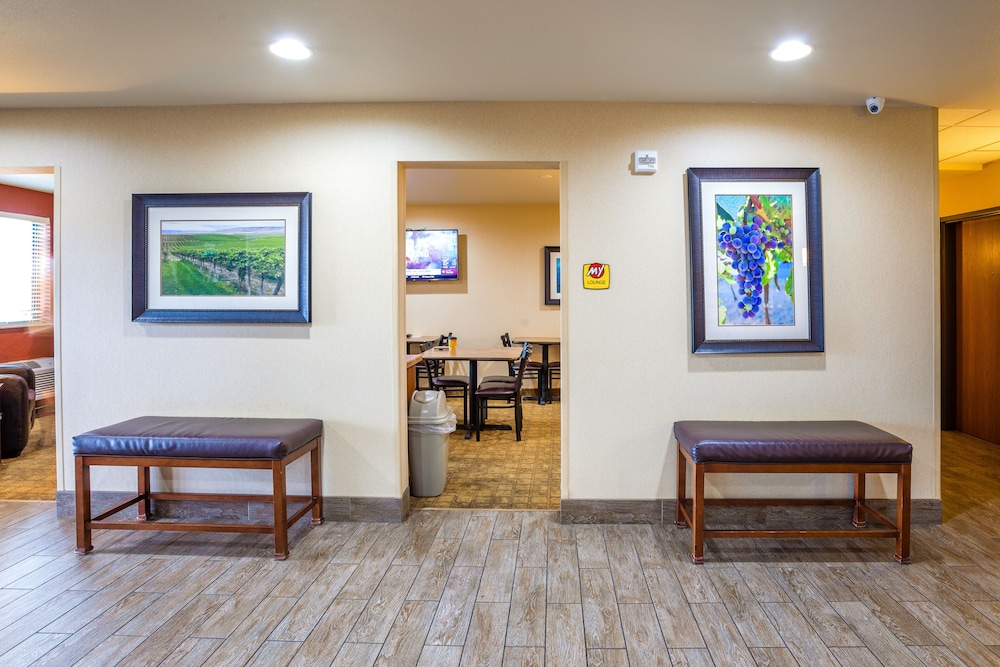 My Place Hotel-Pasco/ Tri-Cities, WA 33/43