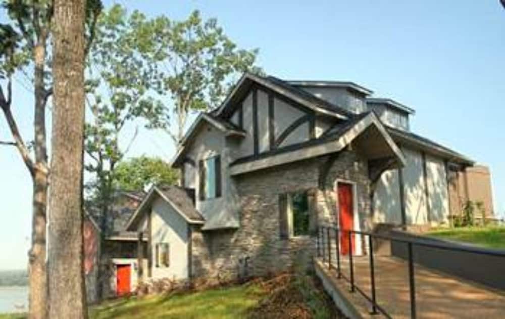 Hermann Hill Vineyard & Inn 3/51