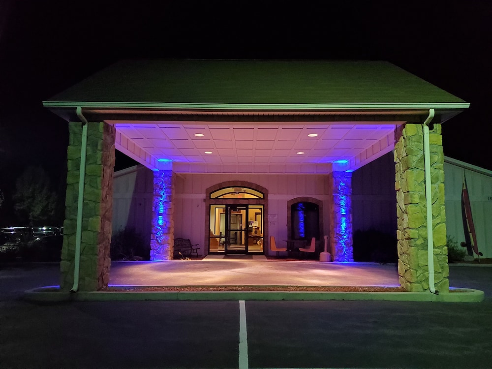 Americas Best Value Inn & Suites Independence Va 1/40
