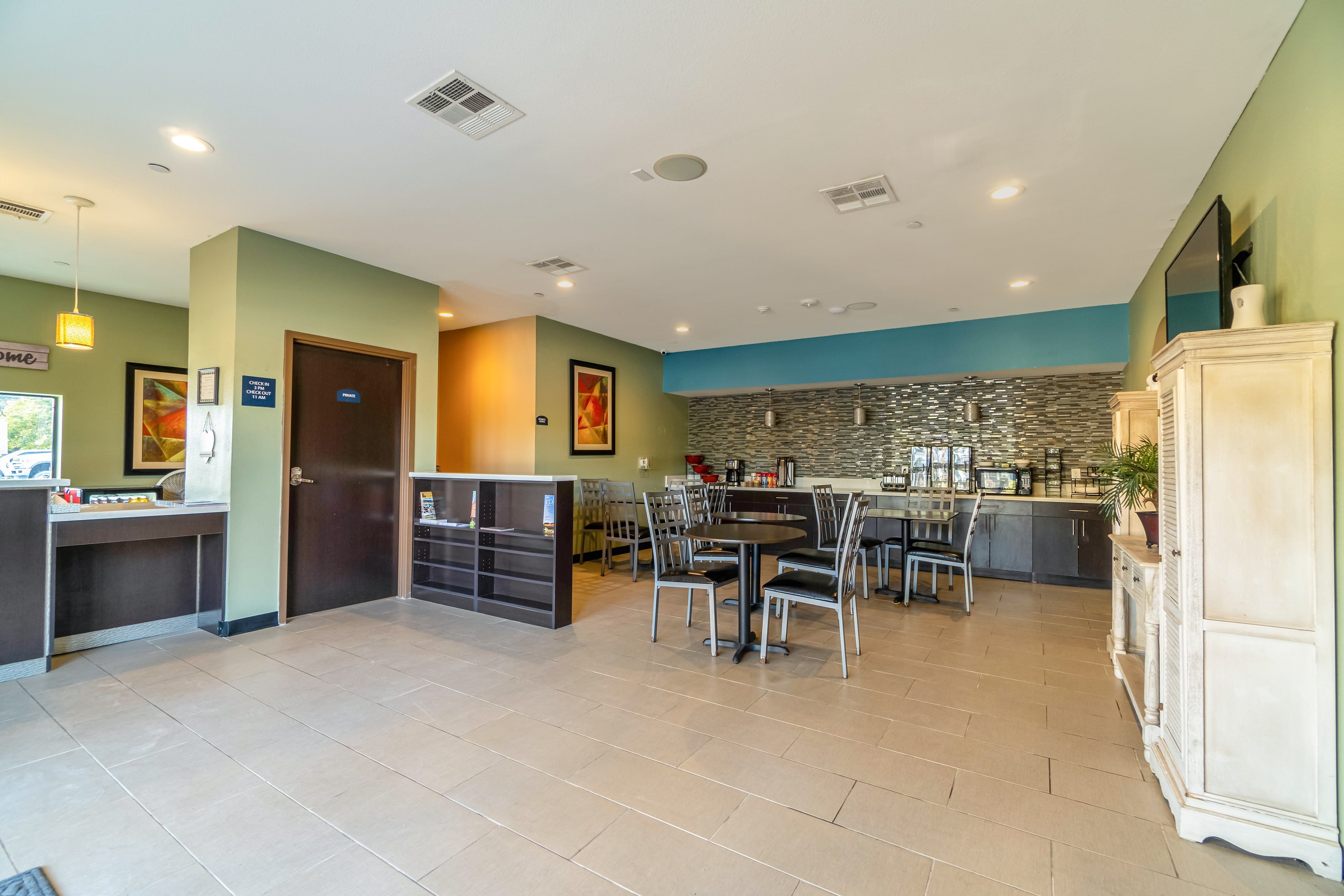 Moulton Inn & Suites By OYO Near Shiner TX 8/29
