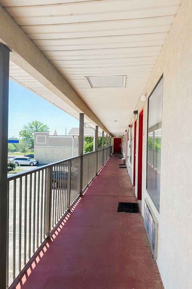 OYO Hotel East Macon I-75 67/74