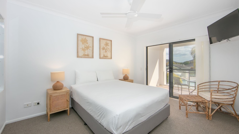 2 Bedrooms, Apartment, Double and Twin Beds, Ocean Front