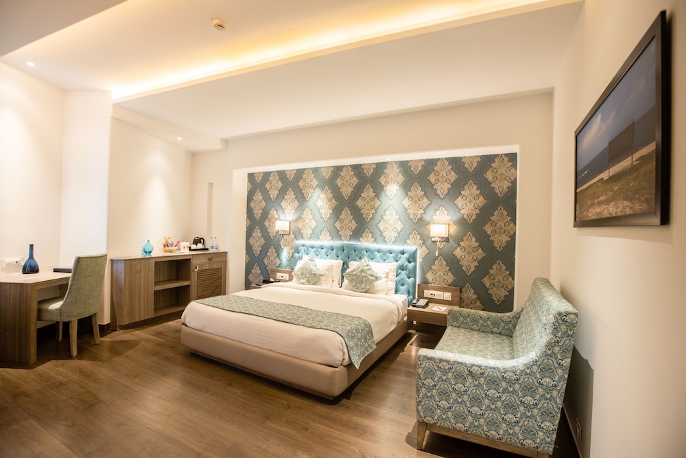 Ab Clarks Inn Jalandhar 7/17