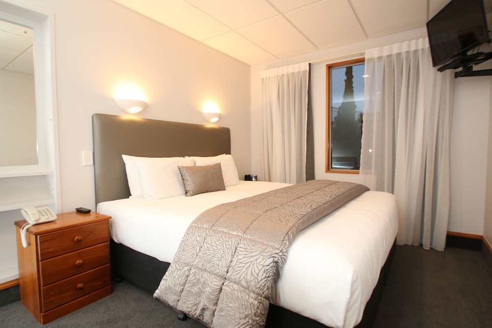 1 BEDROOM, APARTMENT, KING BED