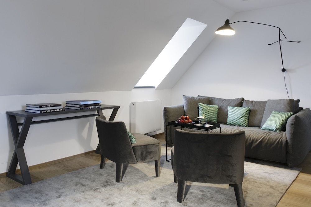 Hotel Maximilian S 45/70