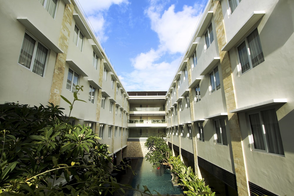Crystal Kuta Hotel 41/47