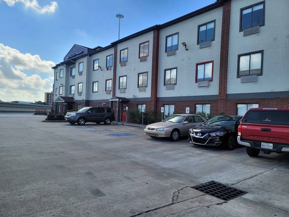 Baymont by Wyndham Houston Brookhollow 75/80