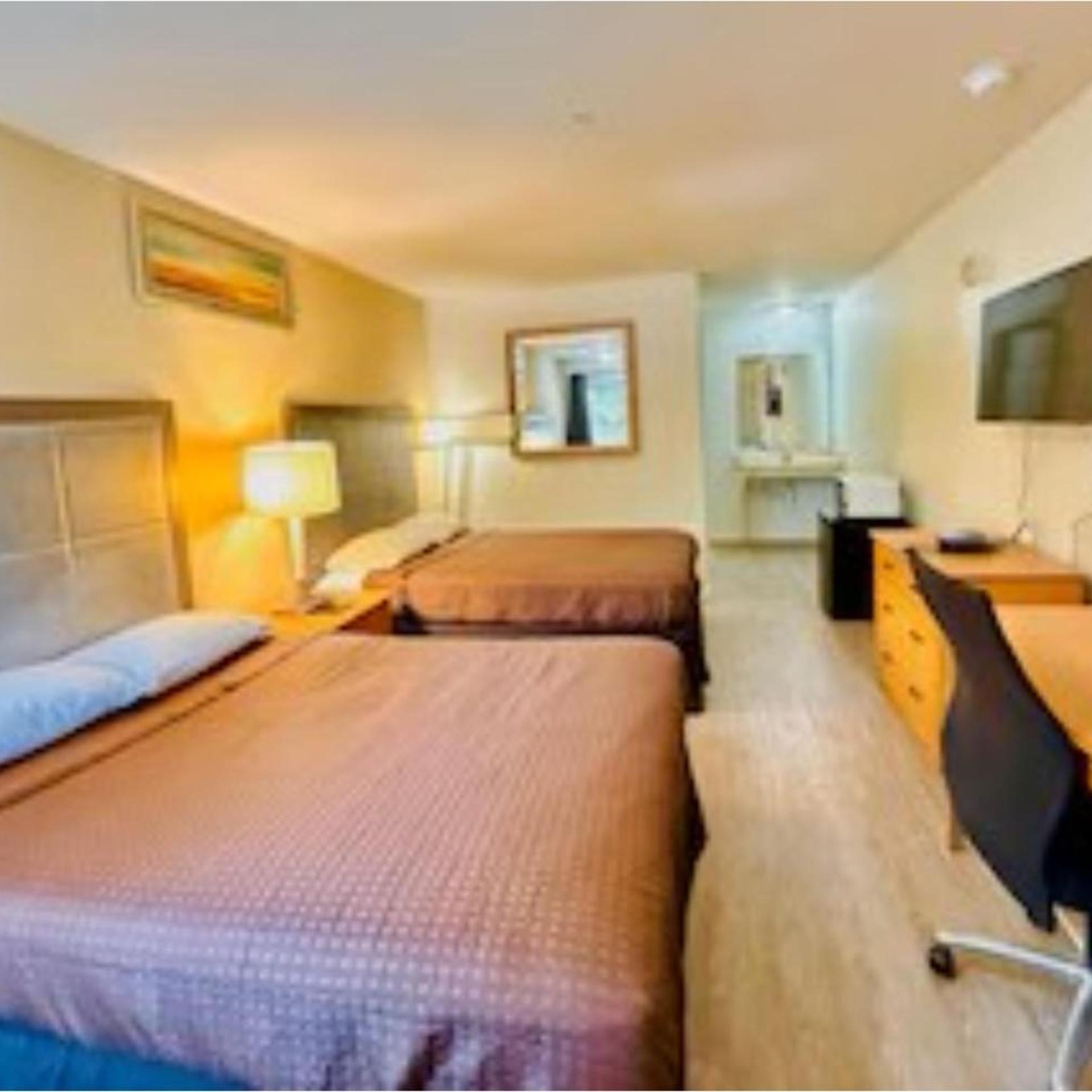 Suite- 2 Full Beds Non-Smoking, Woodbridge Inn By OYO Rome 2/4