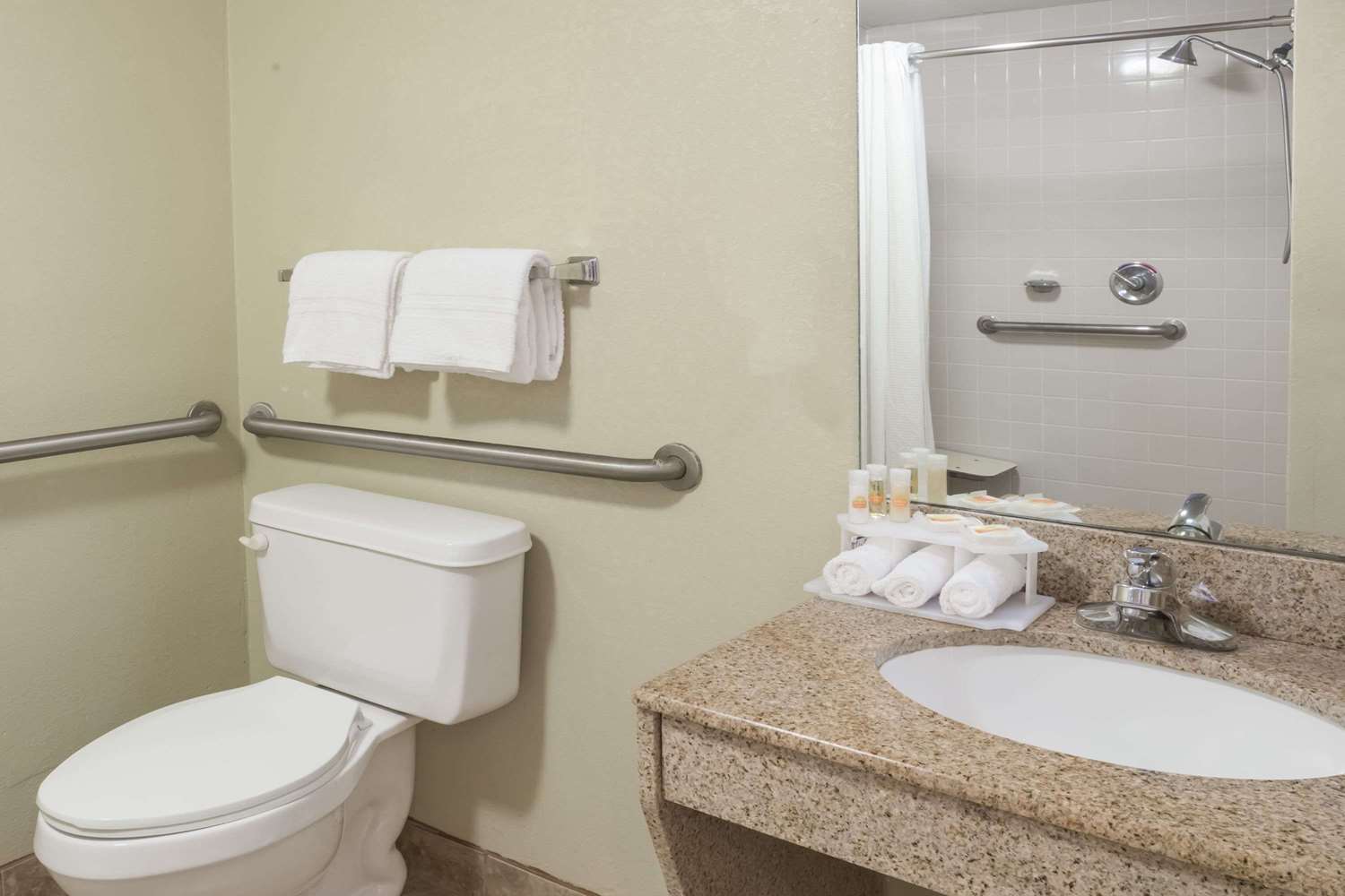 Days Inn by Wyndham Selma 17/18