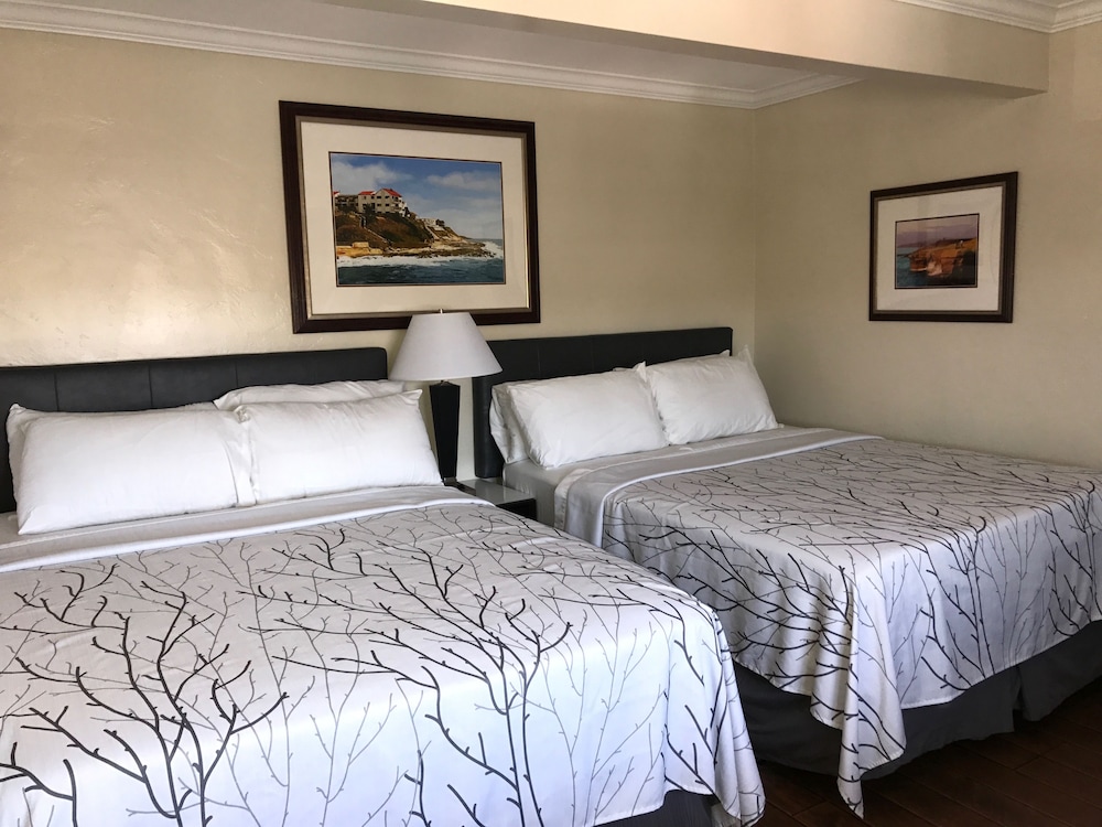 STANDARD, 2 QUEEN BEDS, COURTYARD VIEW, BALCONY