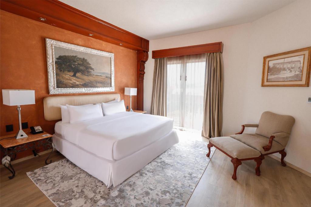 2 BEDROOMS, PRESIDENTIAL, SUITE, KING BED