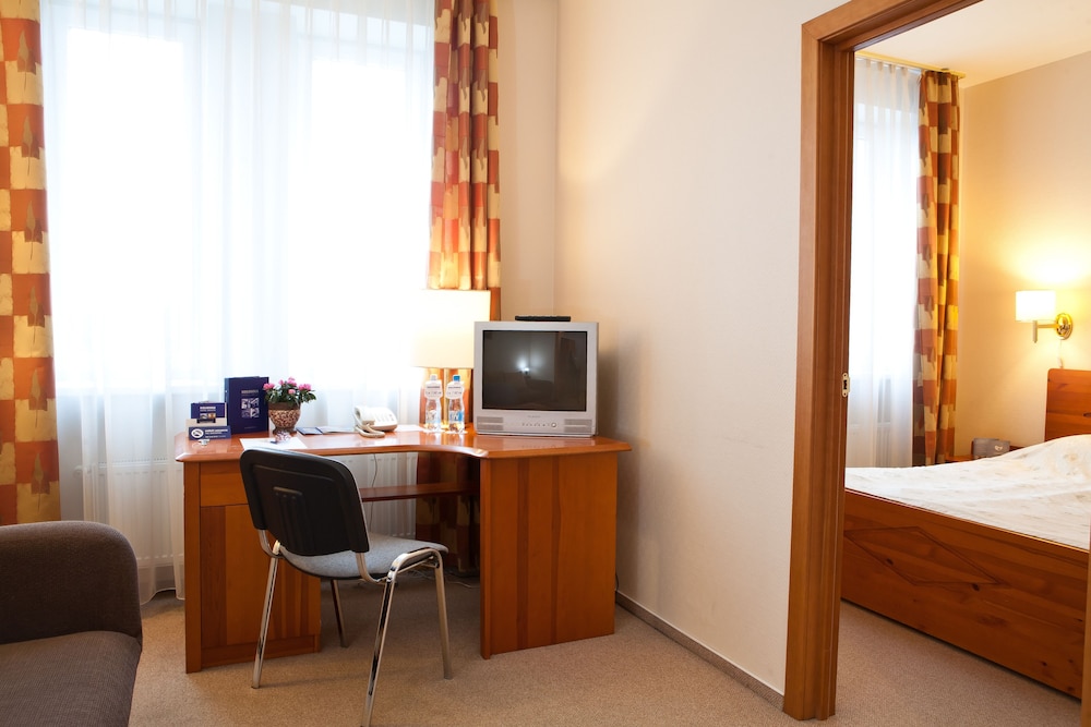 KOLONNA HOTEL BRIGITA 35/48