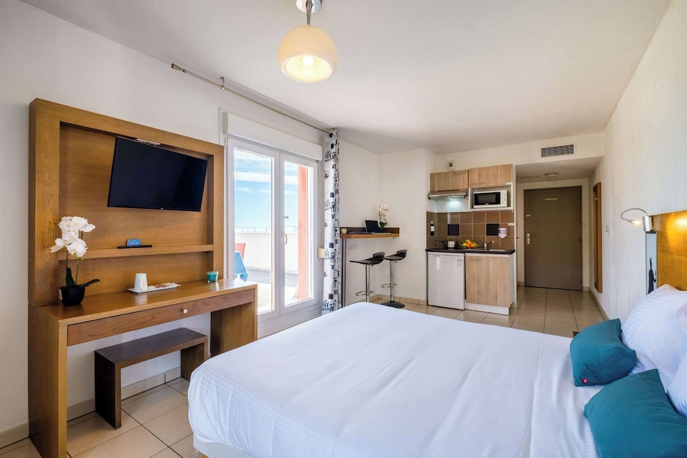 STANDARD, QUEEN BED, BALCONY