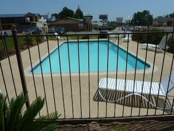 Xecutive Inn and Suites 3/37