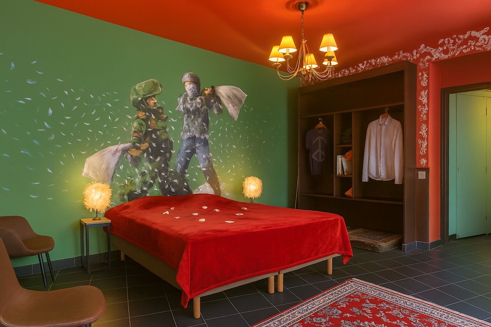 The Walled off Hotel Paris 33/50