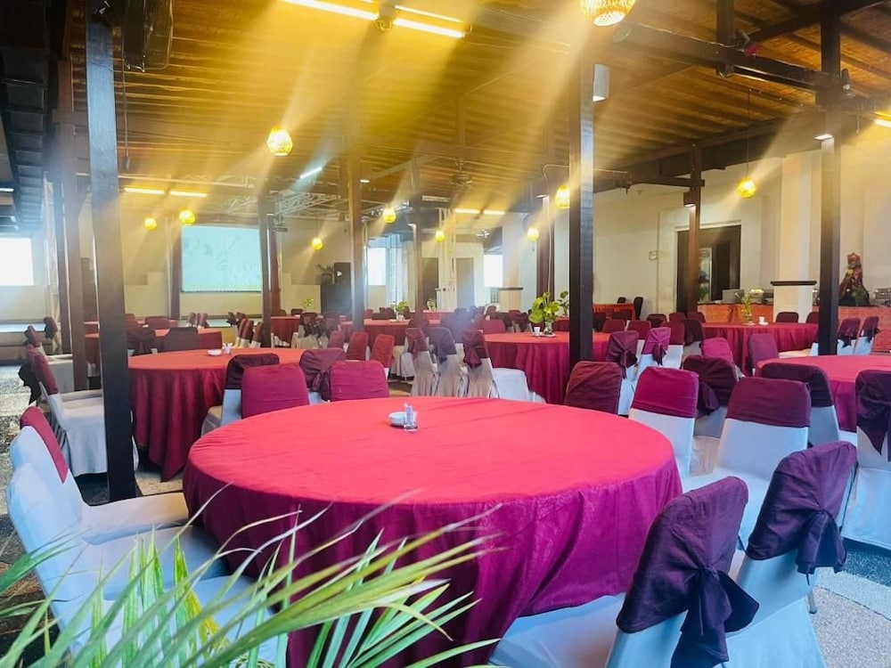 Nirmala Hotel And Convention Centre 51/66