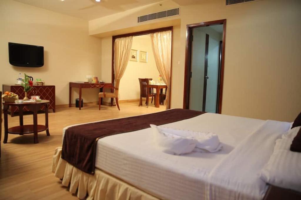 HOTEL ADITYAZ 21/41