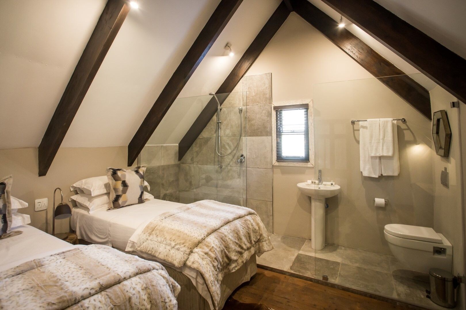 2 BEDROOMS, LUXURY, WITH POOL