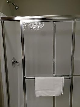 Brookstone Lodge Suites 17/43