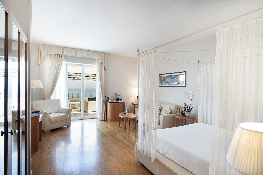 Sunshine, Suite, Double Bed, Grand View