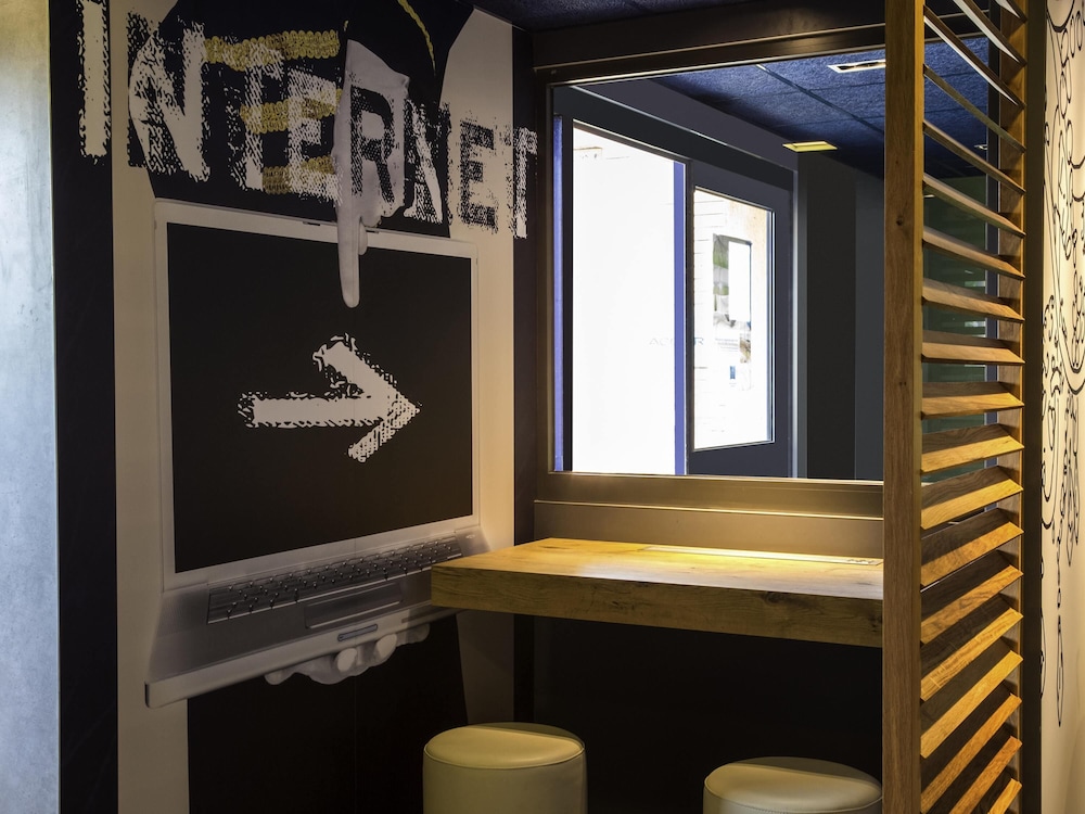 Ibis Budget Versailles Chateau Saint Cyr 27/40