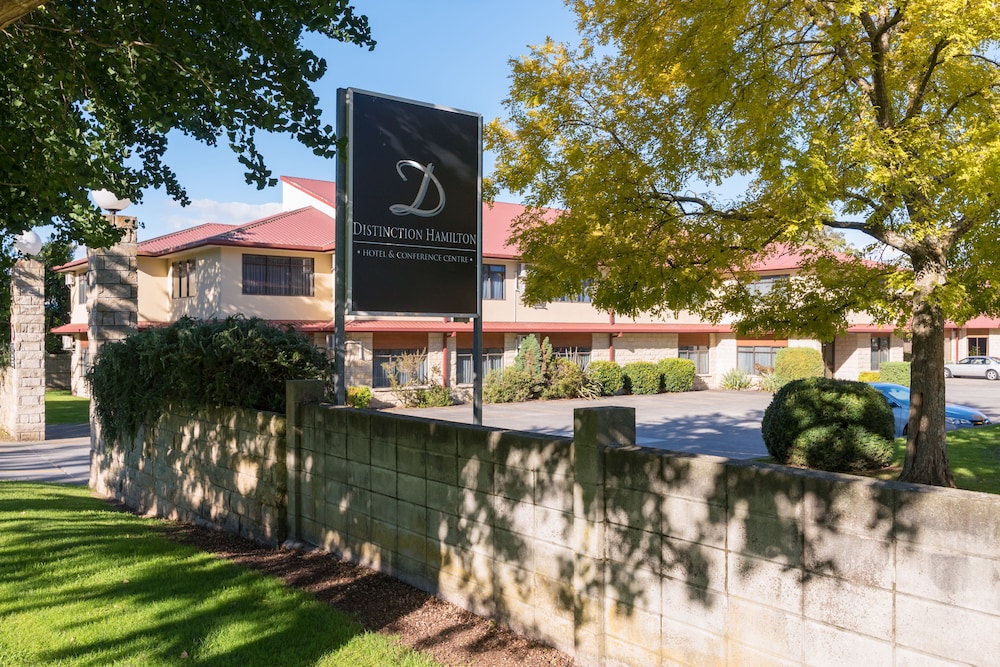 Distinction Hamilton Hotel Conference Centre 45/50