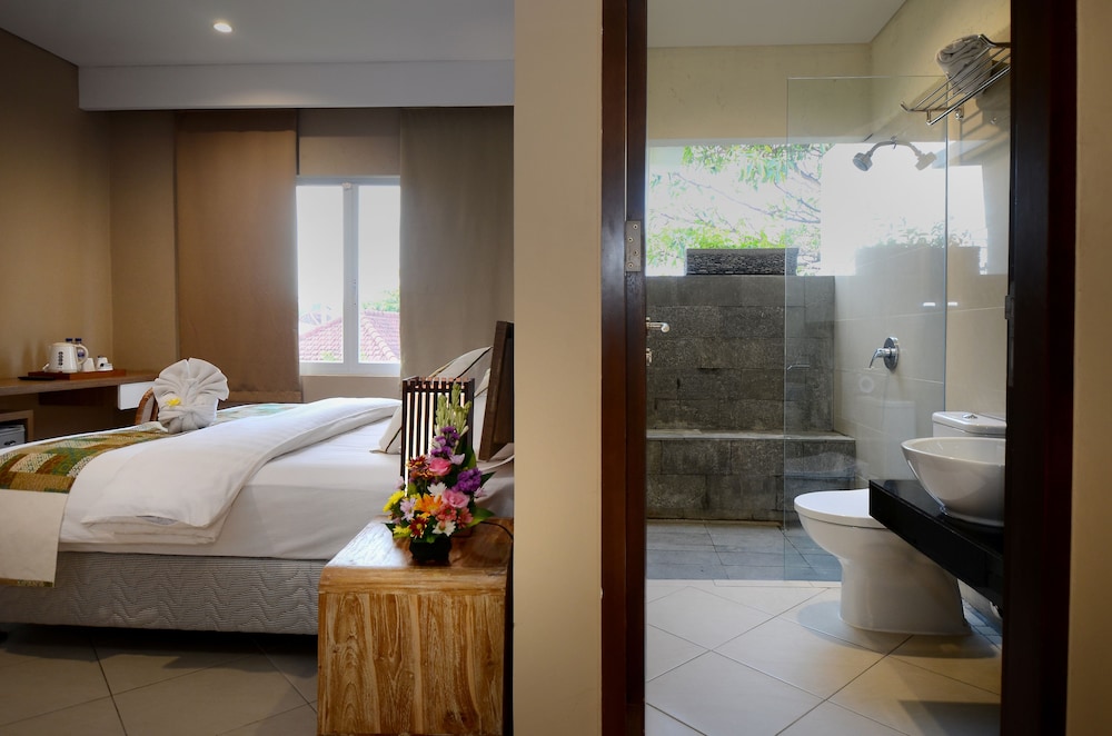 Bali Breezz Hotel 50/50