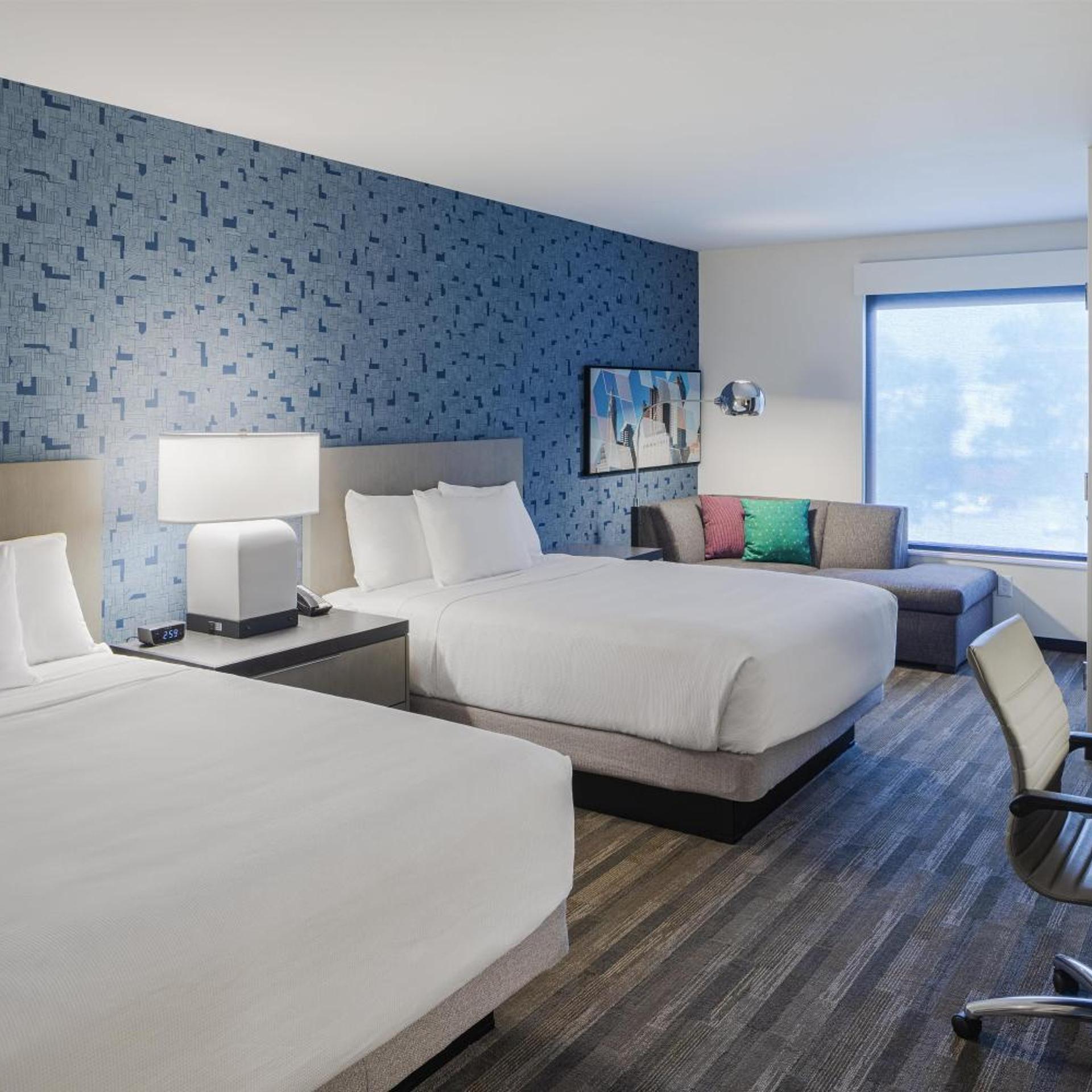 Guest Room, King Bed, 2 Queen Beds, Den