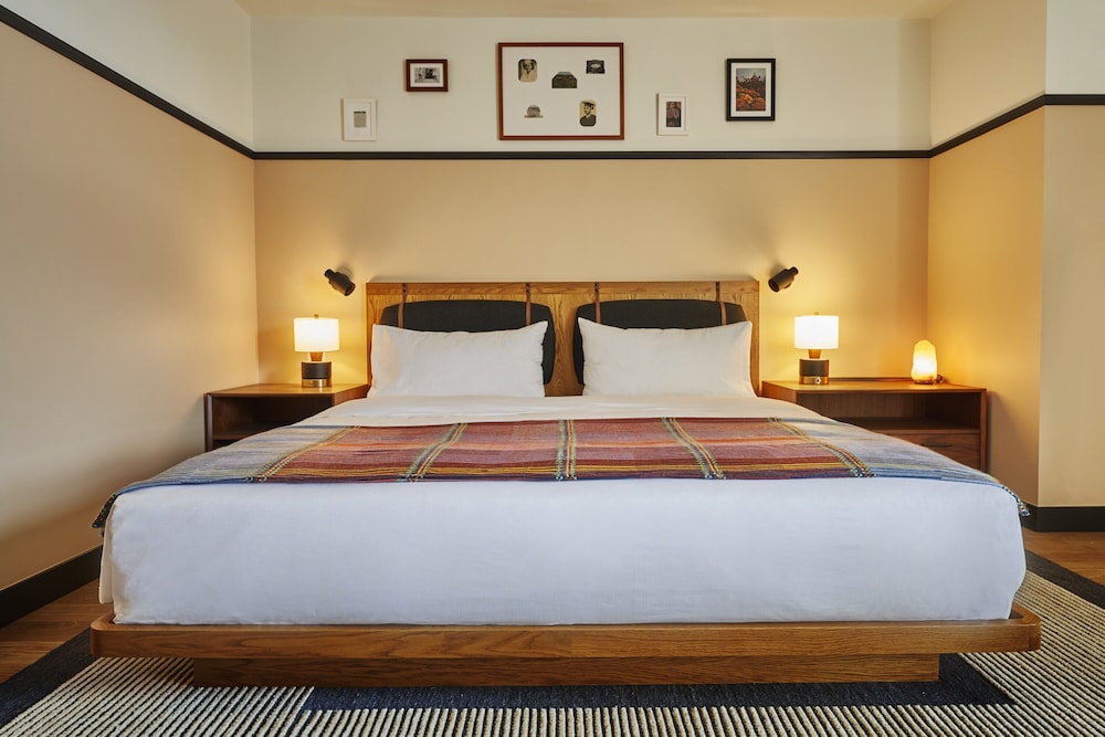 Study, King Bed