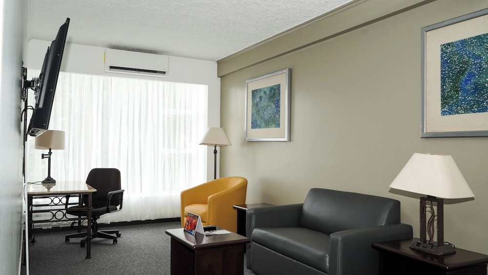 Hotel Plaza Suites 28/50