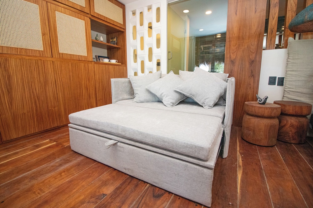 Presidential, Suite, King Bed, Ocean Front, Sofa, Hot Tub, Amaite Hotel And Spa 2/4