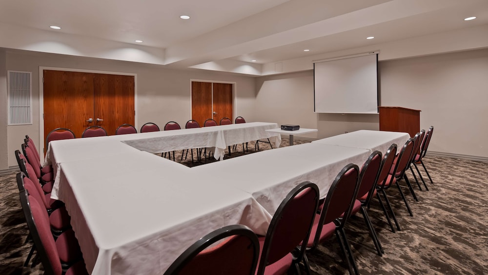 Best Western Plus Villa Del Lago Inn 39/41